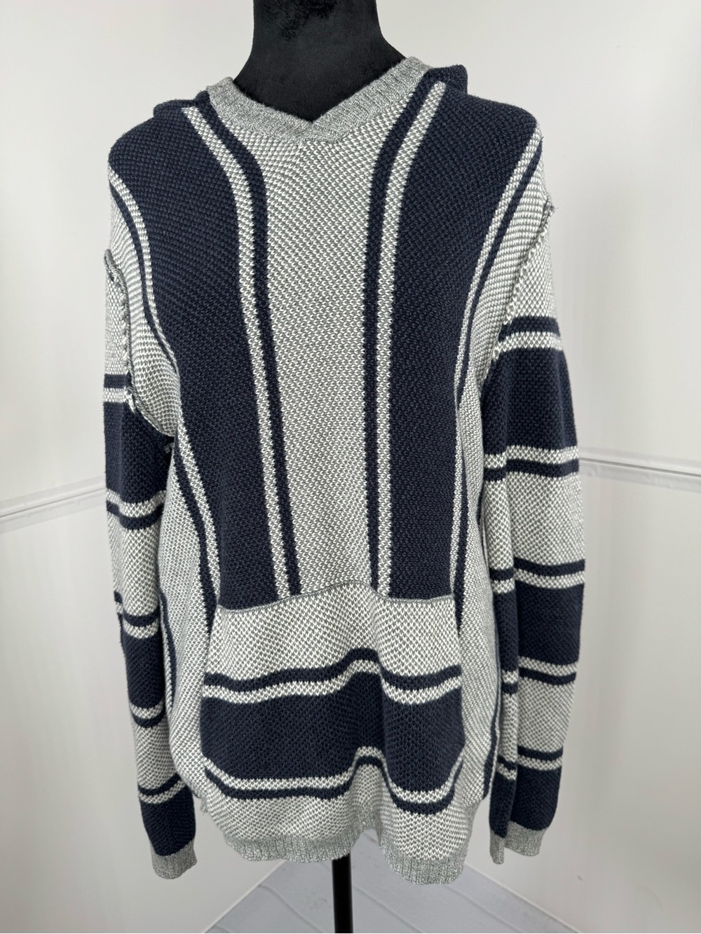 American Eagle Outfitters Gray Navy Baja Hoodie Sweater Size Small